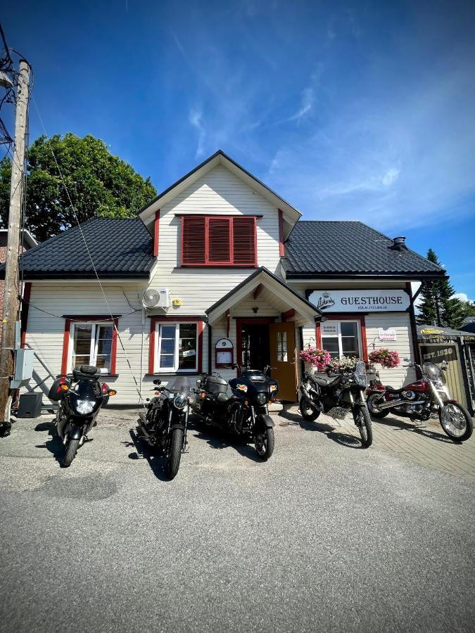Aleksandri Guesthouse Пярну Екстер'єр фото